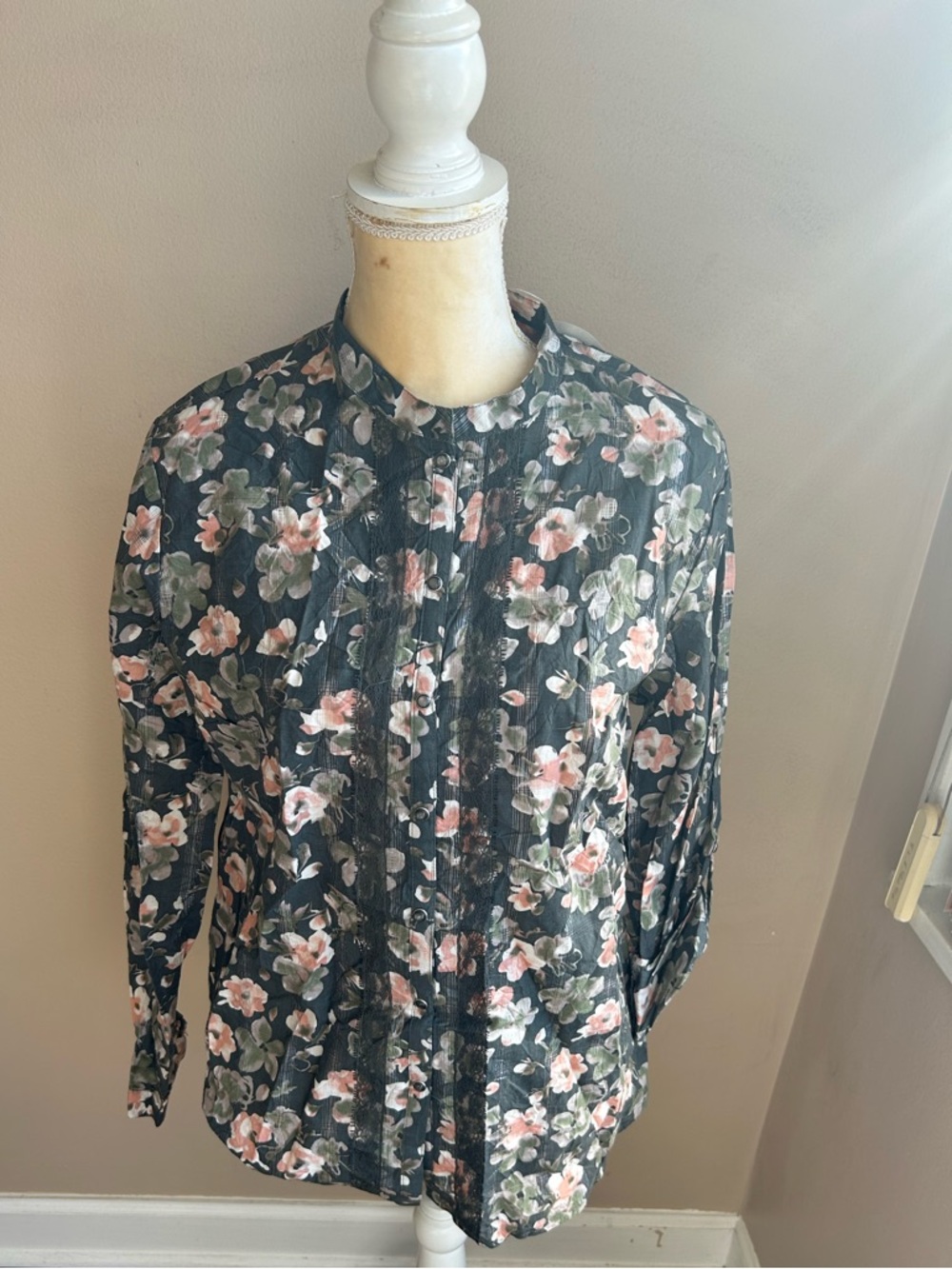 Art & Soul Womens Printed Floral Blouse Top Sz M Multicolor Lace Accents 4122
